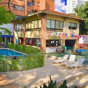 https://pitstop-guest-house.colombiamedellinhotels.com